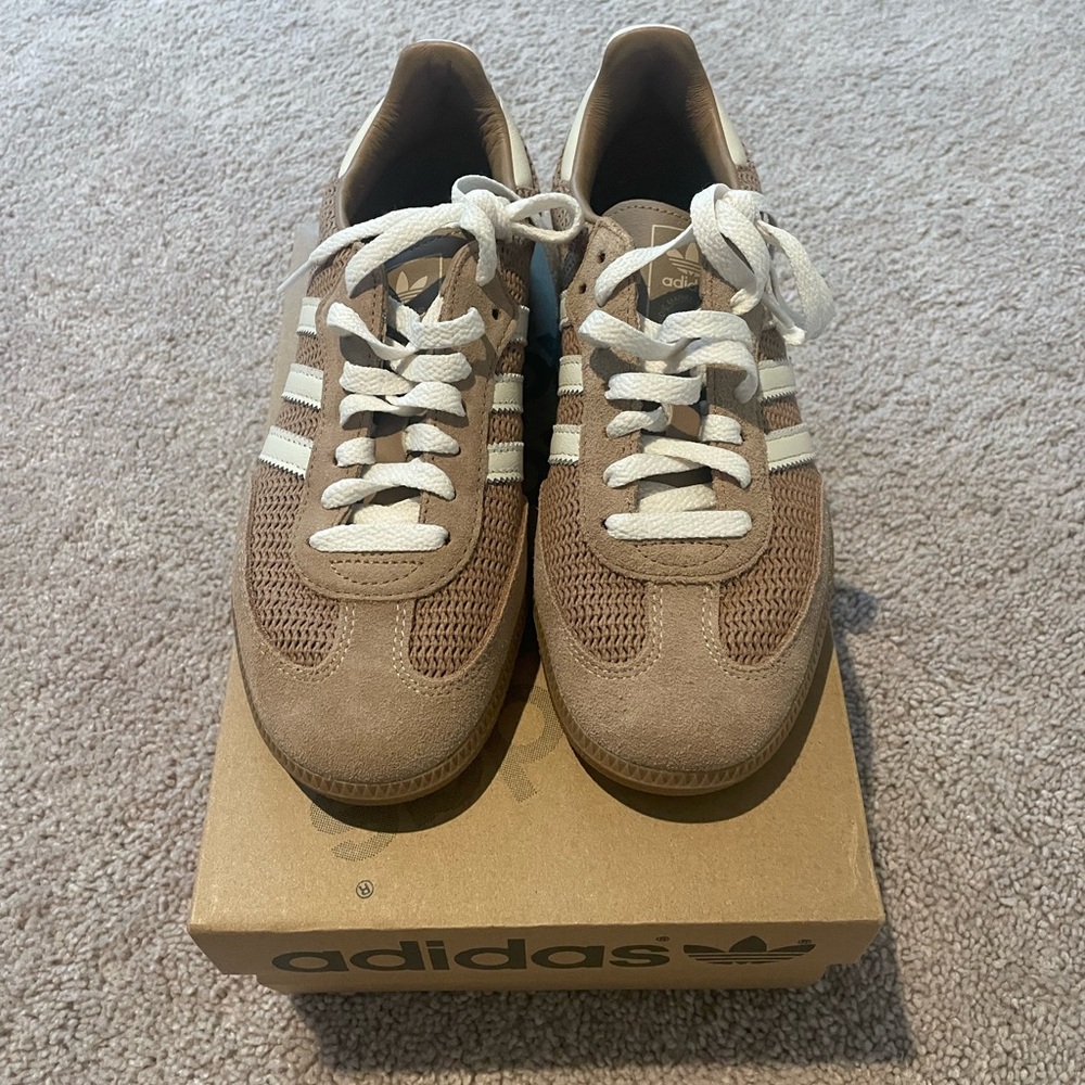 adidas Samba OG
Cardboard US men’s size 6
